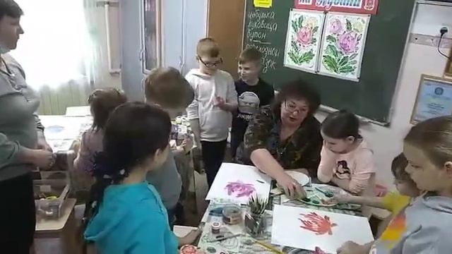 Объединение «Палитра» - открытое занятие «Петриковская пальчиковая роспись» смотреть онлайн
