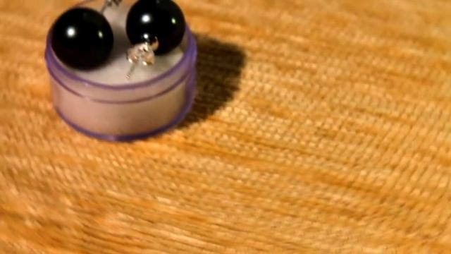 Чёрный жемчуг. Серьги-гвоздики смотреть онлайн