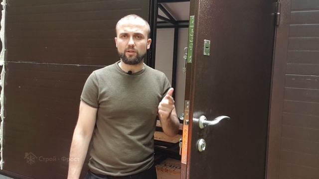 Строим гараж из сэндвич-панелей на сваях. День 4 - установка двери. смотреть онлайн
