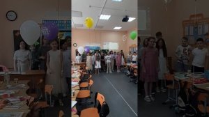 Песня на выпускной «Пусть осень пройдет золотая»