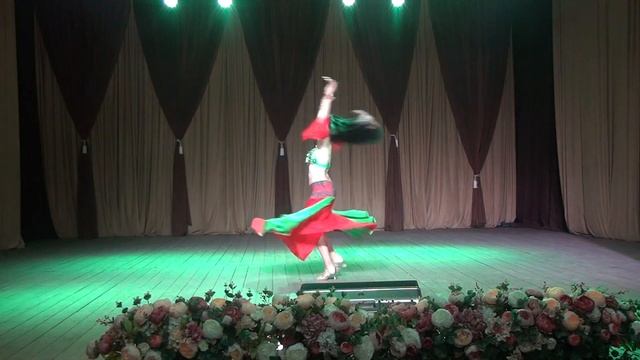 "Suerte" - Ирина Звягина - руководитель Народного ансамбля "В Мире Танца" 24.09.2022 восточный тане смотреть онлайн