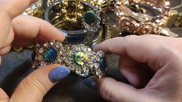 #винтажныеукрашения #винтаж 54. Продолжение распаковки посылки с винтажными украшениями. Браслеты смотреть онлайн