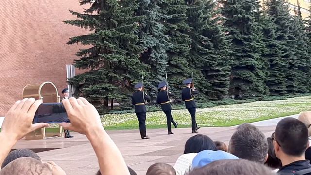 Смена караула у Вечного огня, 8 июля 2022 года. смотреть онлайн