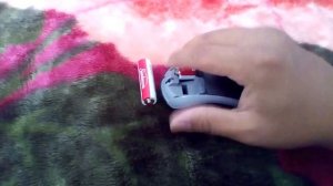 how to replace battery on logitech mouse m215