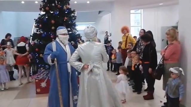 Новогодний утренник в библиотеке им.Горького смотреть онлайн