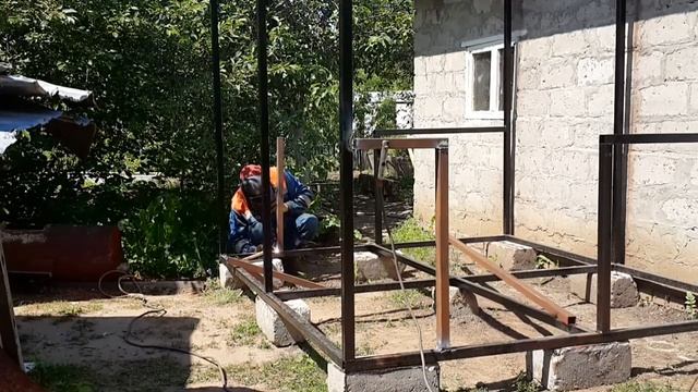 БЕСЕДКА ИЗ ПРОФИЛЬНОЙ ТРУБЫ. День 3-й/ Делаю кухонную зону смотреть онлайн