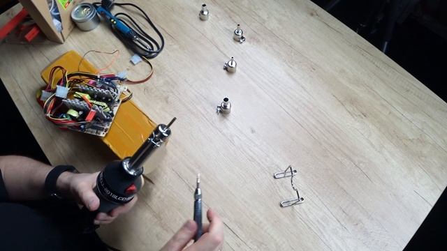 ? Фен 8018LCD 450W 220v для работы с термоусадочной плёнкой и для выпаивания деталей ? смотреть онлайн