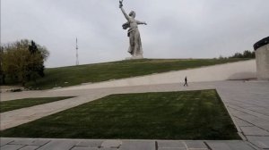 На Мамаевом Кургане тишина...