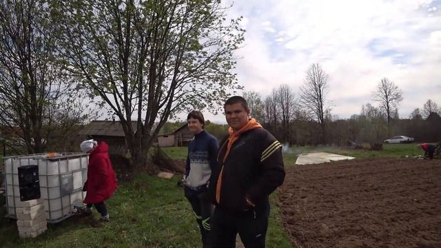Теперь у нас 2 теплицы,вспахали поле для картофеля. смотреть онлайн