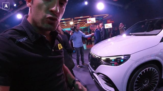 Mercedes EQE SUV 2023 | IPER ELETTRICHE fino a 590KM di autonomia смотреть онлайн