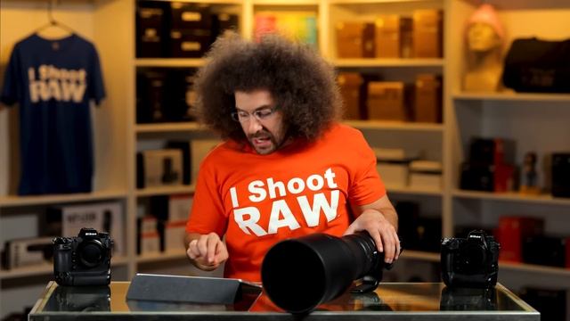 This is the Nikon Z 600mm F4 TC and it Costs $15,500!!! смотреть онлайн