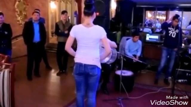 O'ZBEK QIZLAR ARABCHA RAQS & SHARMANDA XAMMA KO'RSIN смотреть онлайн