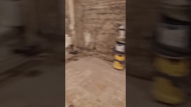 Демонтаж санузла. Старый фонд. Частичный ремонт квартиры. смотреть онлайн