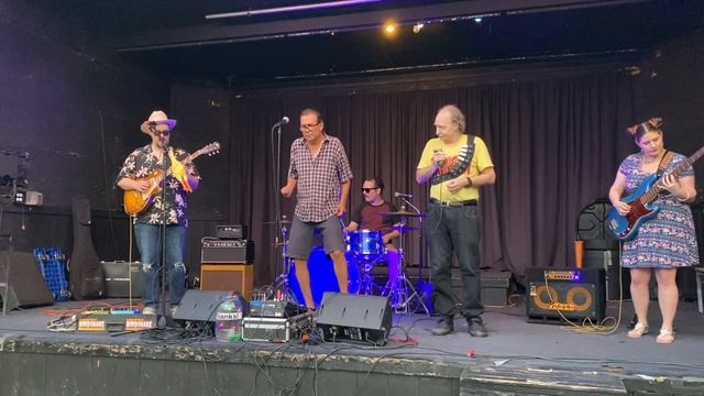 Fender Benders with Speedo "Harmonica" Jones-I Want To Get Me One of Those смотреть онлайн