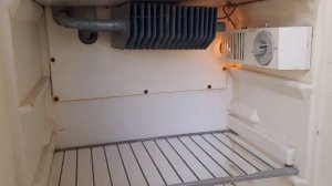 Старый холодильник на прямую от солнечных панелей