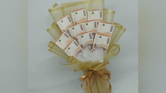 Сделай сам букет из денег Просто и непринужденно _ Как сделать букет из денег на 10 листах