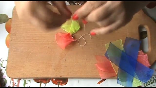 DIY Делаем бантики - цветы из лент органзы своими руками. Мастер класс канзаши (English subs) смотреть онлайн