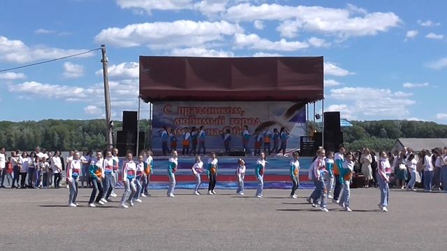 Эстрадный ансамбль " Карусель" - У нас молодых смотреть онлайн