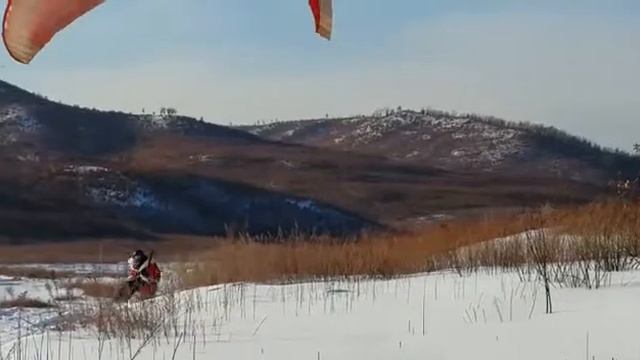 Дед мороз прилетел на параплане. 31.12.2016г. Сотка. Благовещенск смотреть онлайн