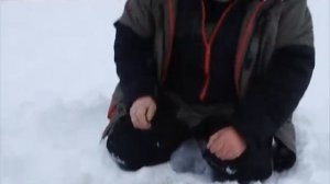 Серия 98. Со льда. Мормышка. Ловля окуня в озере. Рыбалка с Нормундом Грабовскисом.