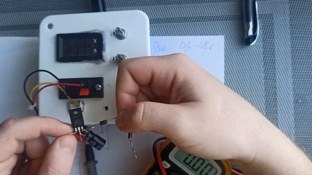 Зарядка последовательных АКБ за 2 минуты своими руками. 18650 смотреть онлайн