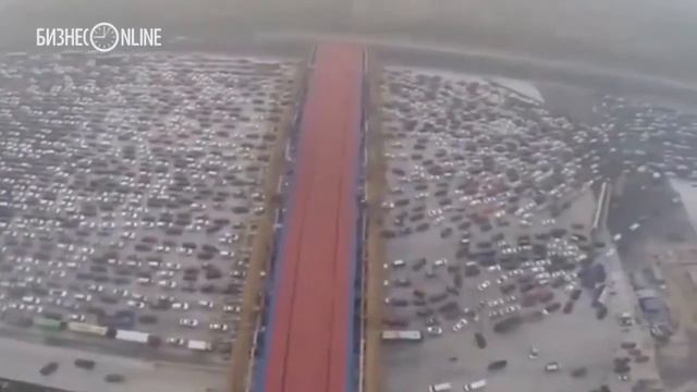 На 50 полосной дороге в Китае образовалась гигантская пробка смотреть онлайн