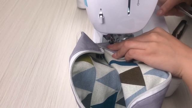 [PDF]How to sew a zipper box pouch ボックスポーチ作り方 型紙なし//裏地付き 縫い代の見えない作り方 смотреть онлайн