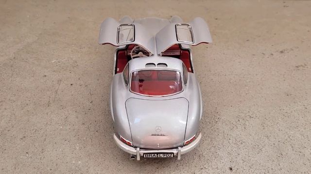 Mercedes-Benz 300 SL (1954) 1/18 Norev Silver