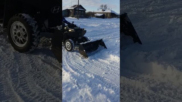 Самодельный квадроцикл с ковшом. Уборка снега. смотреть онлайн