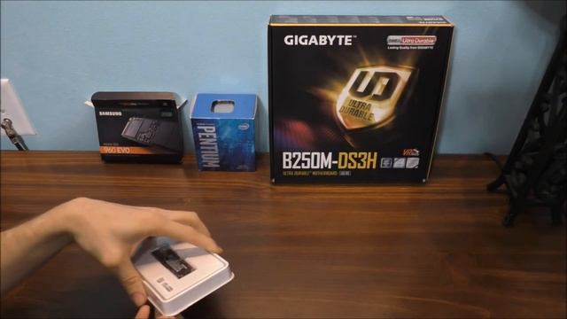 UNBOXING A SAMSUNG SSD 960 EVO M.2 250GB смотреть онлайн