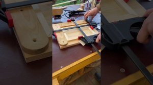 Простейшие приспособление для склейки деревянных рамок