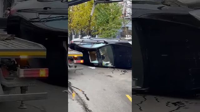 Эвакуаторщик уронил Мерс(прислал подписчик) смотреть онлайн