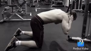 Упражнения на пресс в тренажерном зале от Сергея Сандалова