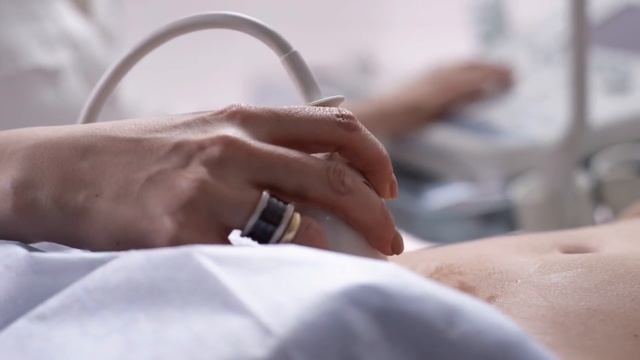 Пара усыновила четырёх детей, а спустя месяц они узнали шокирующий факт смотреть онлайн