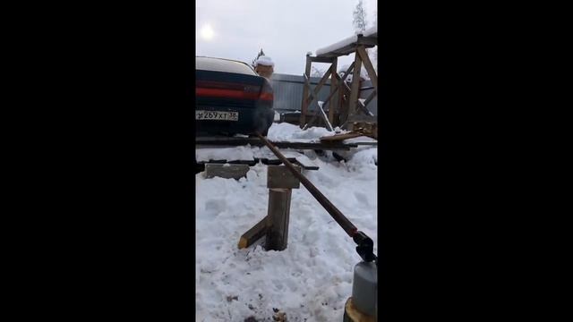 Разогрев выхлопной трубы паяльной лампой смотреть онлайн