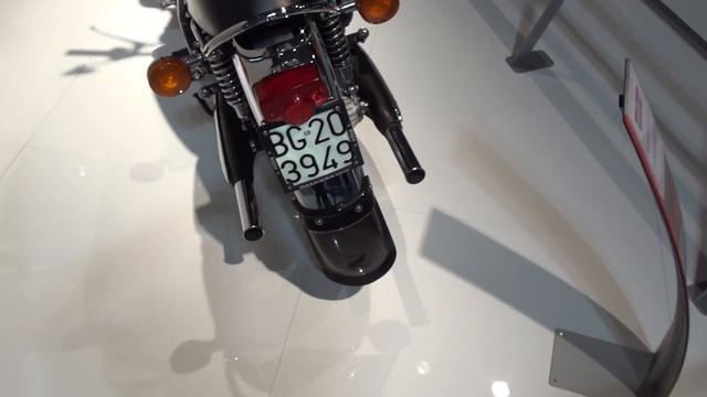 Honda Gold Wing GL1000 LTD Edition Anniversary (1976) Exterior and Interior смотреть онлайн
