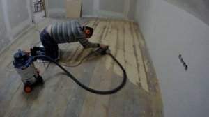 104.  Ровняю деревянный пол на втором этаже