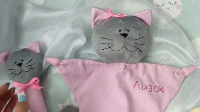 Комфортер и погремушка. Набор для новорождённого./Cat lovey, baby rattle смотреть онлайн