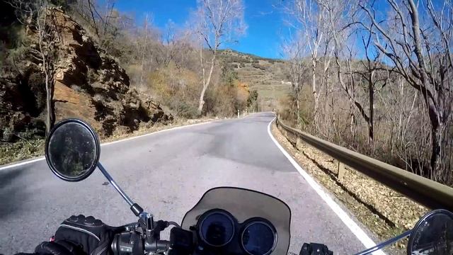 Prueba SUZUKI GS 500 ¿La MEJOR moto para el carnet A2? || Motovlog español смотреть онлайн