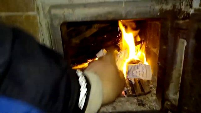 Секрет от бабушки - как растопить печку и про меры предосторожности смотреть онлайн