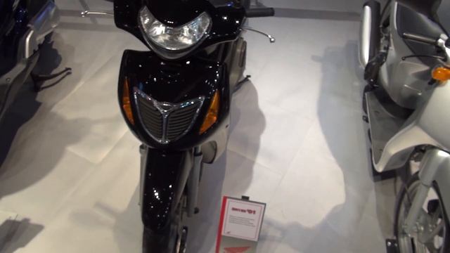 Honda SH150 (2001) Exterior and Interior смотреть онлайн