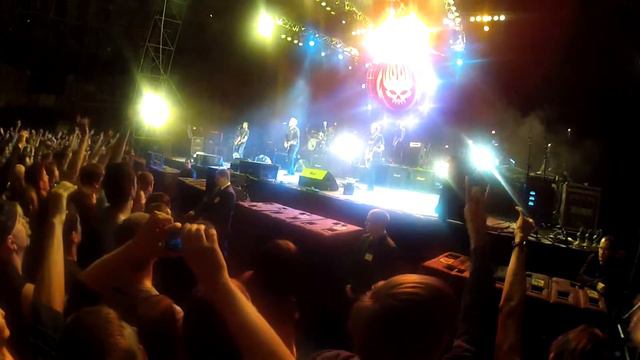 The Offspring -- The Kids Aren't Alright (live)