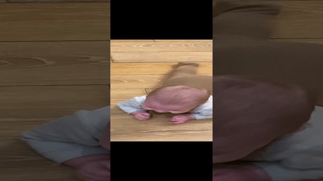 Так меня дочка встречает после работы