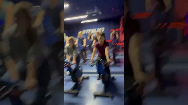 Гибкий неон в интерьере сайкл-студии смотреть онлайн