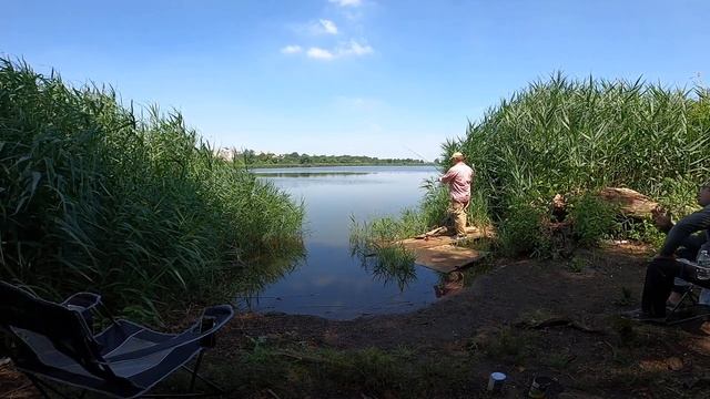 22 После того как Русалки сбежали с рыбалки, мы с другом решили рыбу прикормить с вечера.