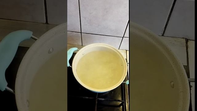 Ребенок попросил сразу две порции.Суп с лососем и мидиями за 10 минут, невероятно вкусно и быстро.