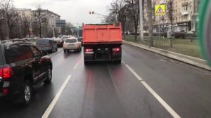 Без молотка не закрывается борт, выгрузка на стройке