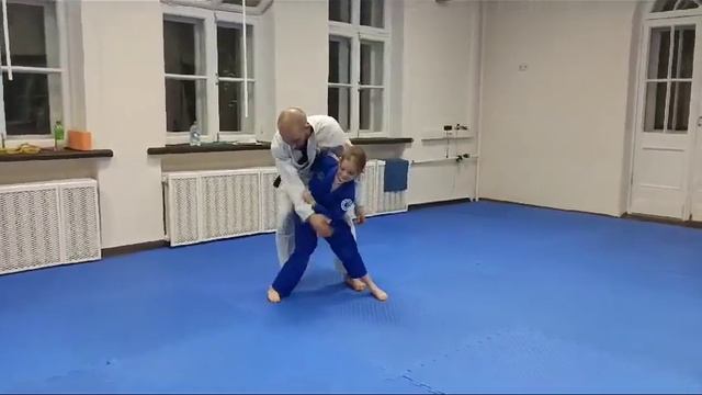 Бросок Передняя Подножка!! смотреть онлайн