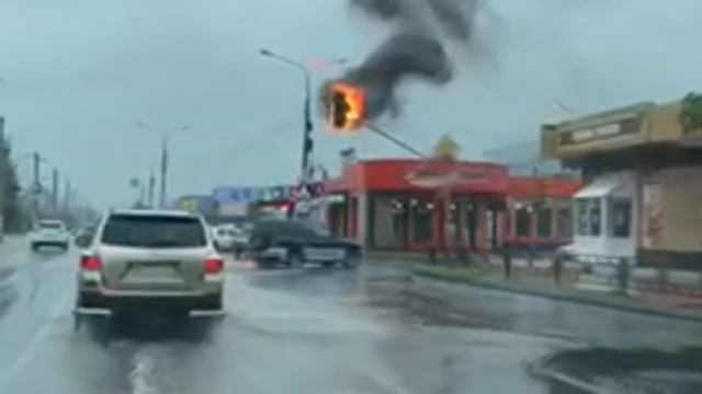 В центре Ачинска сгорел светофор смотреть онлайн