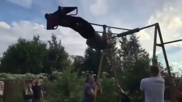 Она шатается) смотреть онлайн